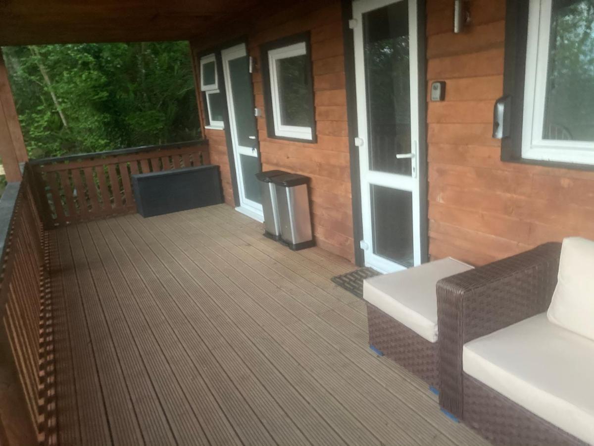 Kabin In The Woods Llandybie Εξωτερικό φωτογραφία