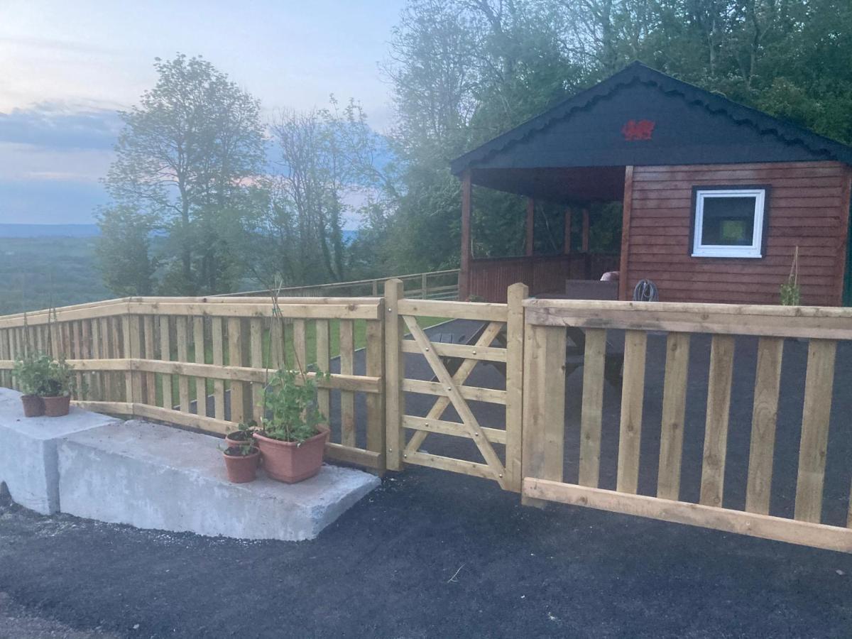 Kabin In The Woods Llandybie Εξωτερικό φωτογραφία