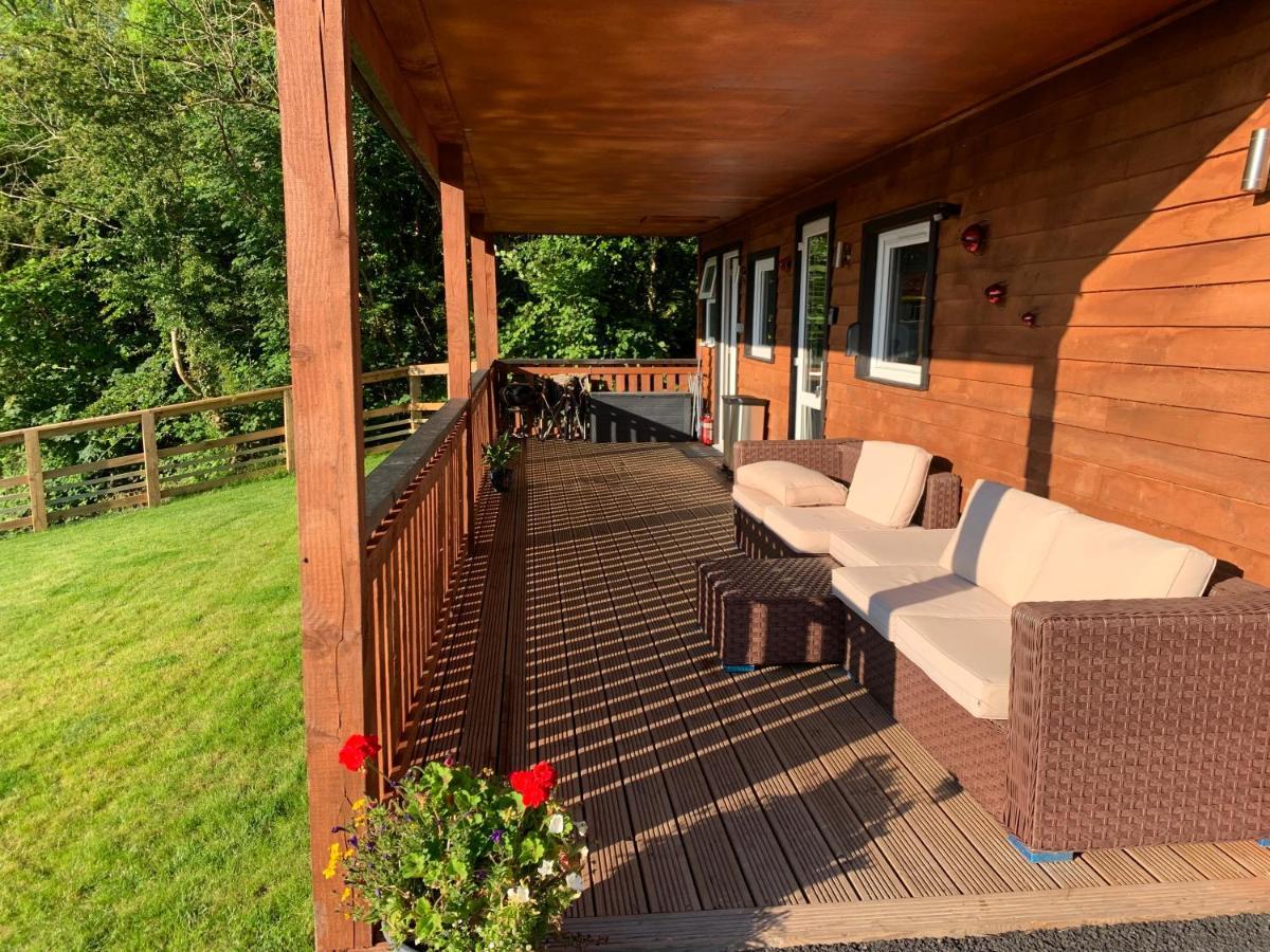 Kabin In The Woods Llandybie Εξωτερικό φωτογραφία