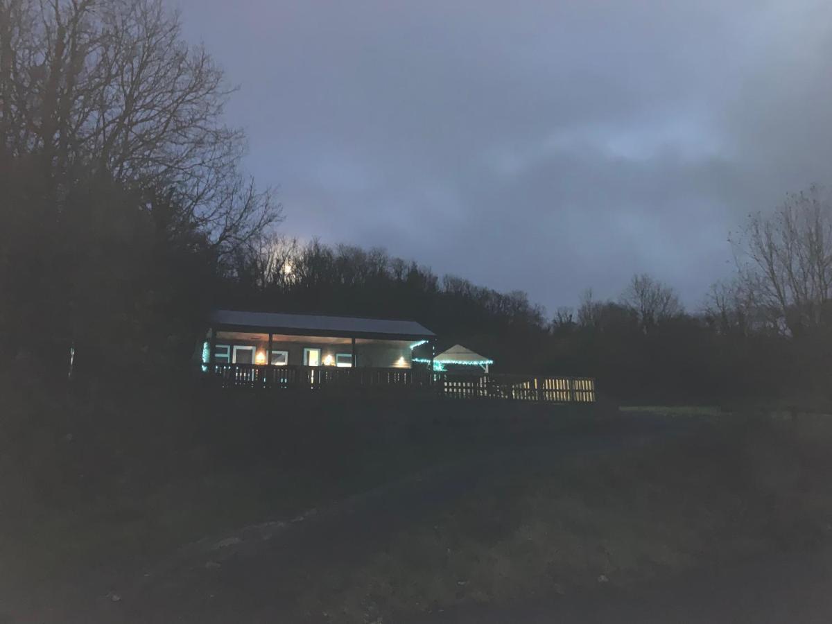 Kabin In The Woods Llandybie Εξωτερικό φωτογραφία