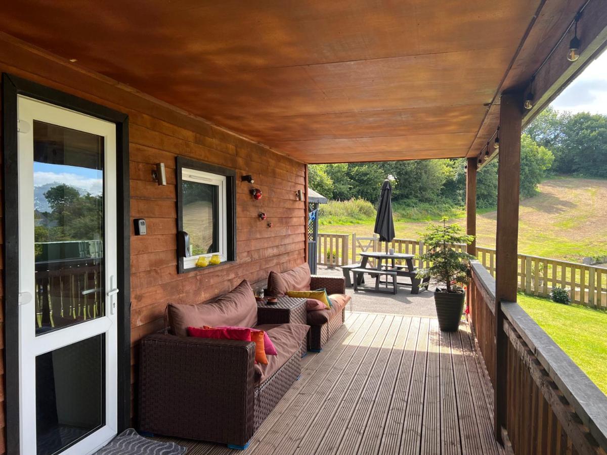 Kabin In The Woods Llandybie Εξωτερικό φωτογραφία