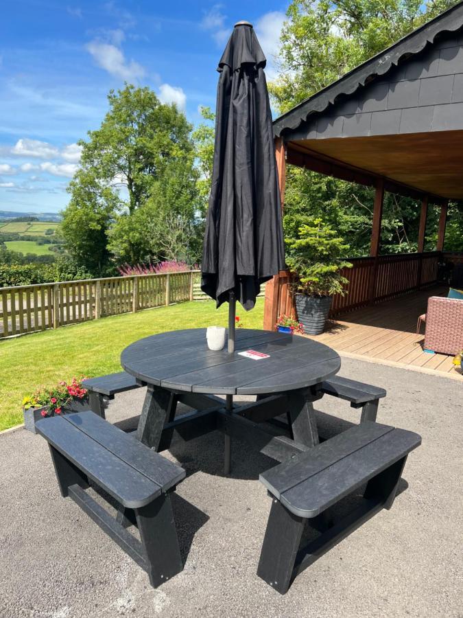 Kabin In The Woods Llandybie Εξωτερικό φωτογραφία