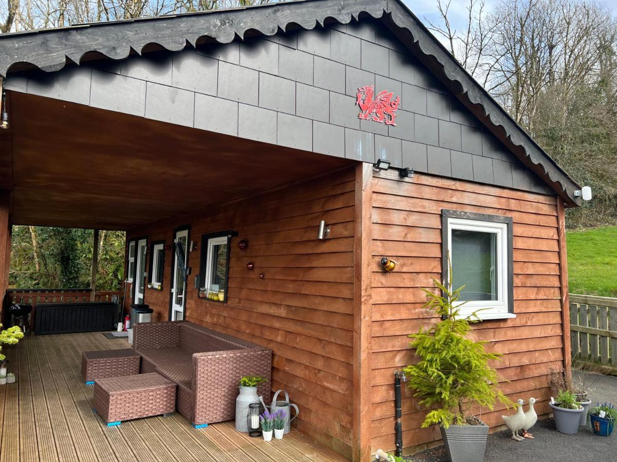 Kabin In The Woods Llandybie Εξωτερικό φωτογραφία